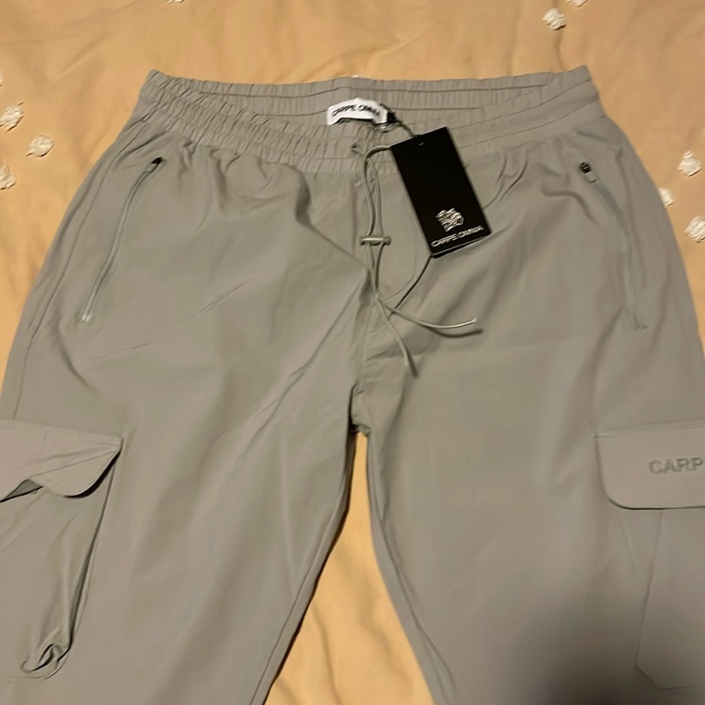 Light gray men’s cargo joggers